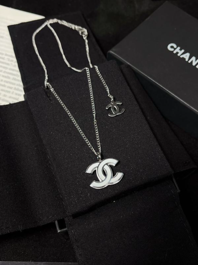 Chanel Leather Woven Star CC Choker - Image 4