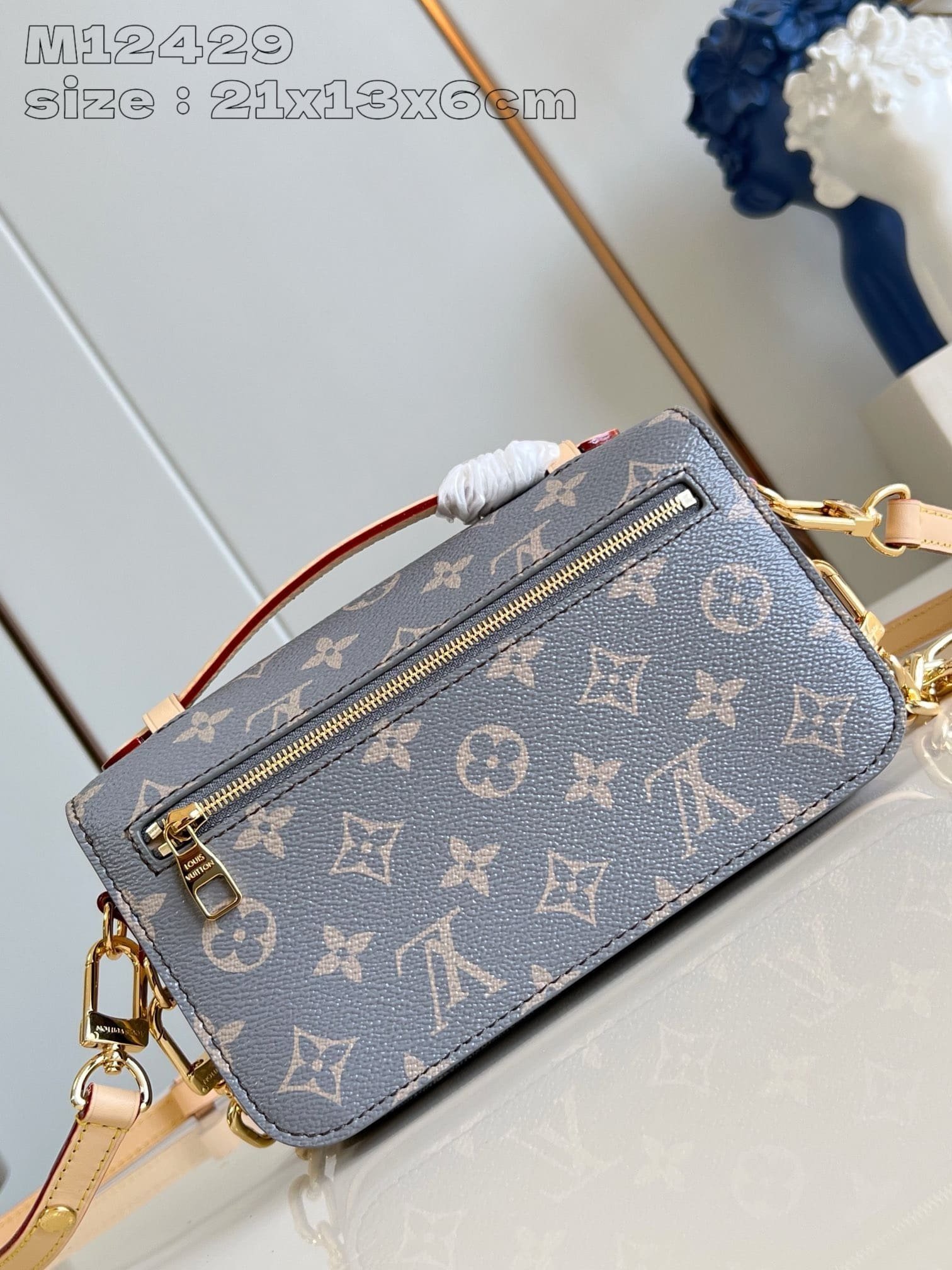 Louis Vuitton Métis East West Trianon Gray - Image 4