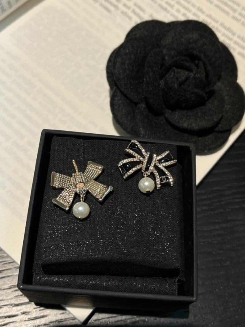 Chanel Black Enamel Bow Pearl Drop - Image 5