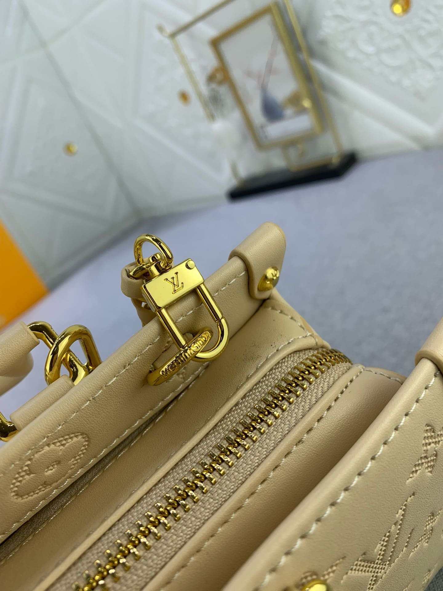 Louis Vuitton OnTheGo East West Calfskin - Image 9