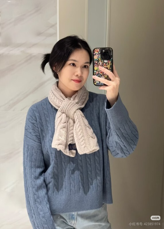 LV Light Pink Cable Knit Scarf with Embroidered Logo - Image 7