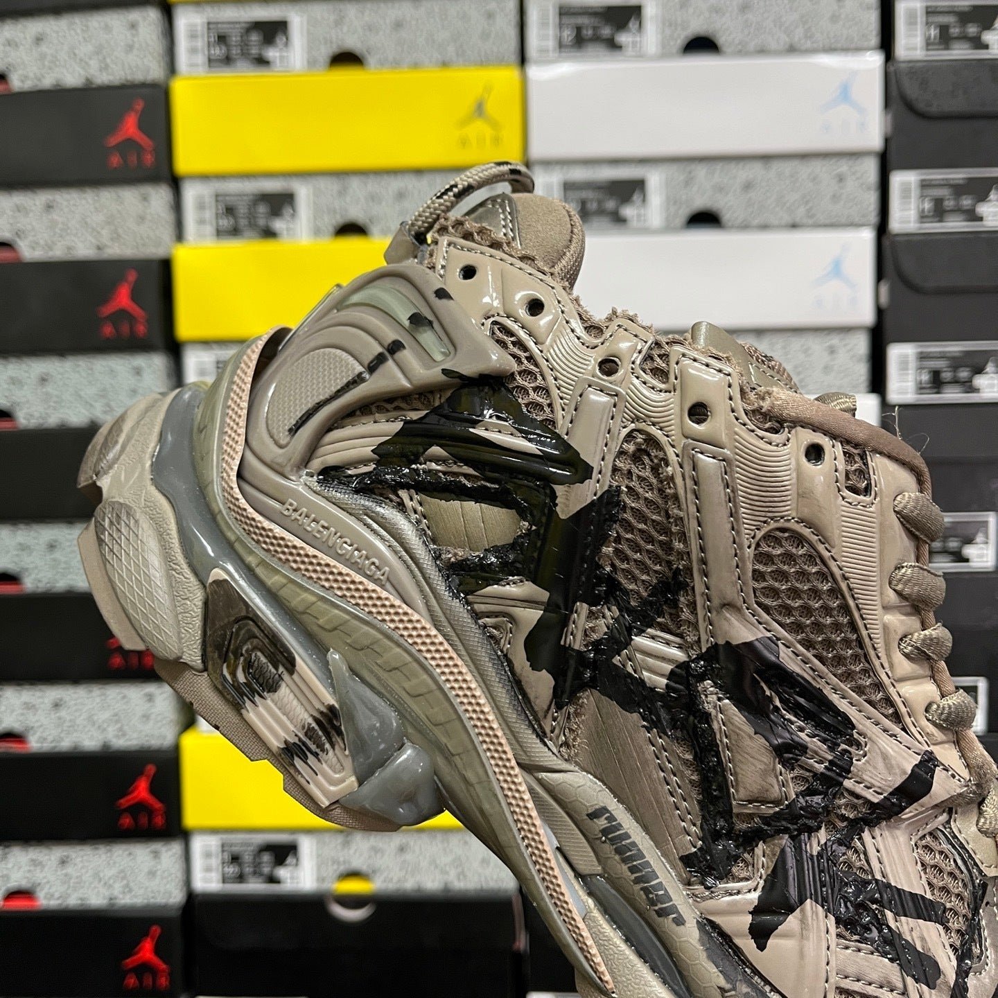 Alternative view of Balenciaga Runner 7.0 Earth Graffiti