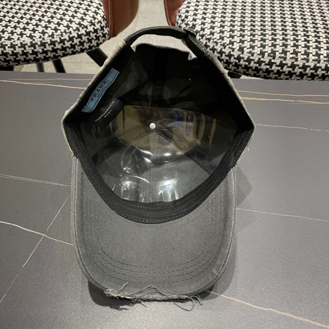 Alternative view of CASQUETTE PRADA
