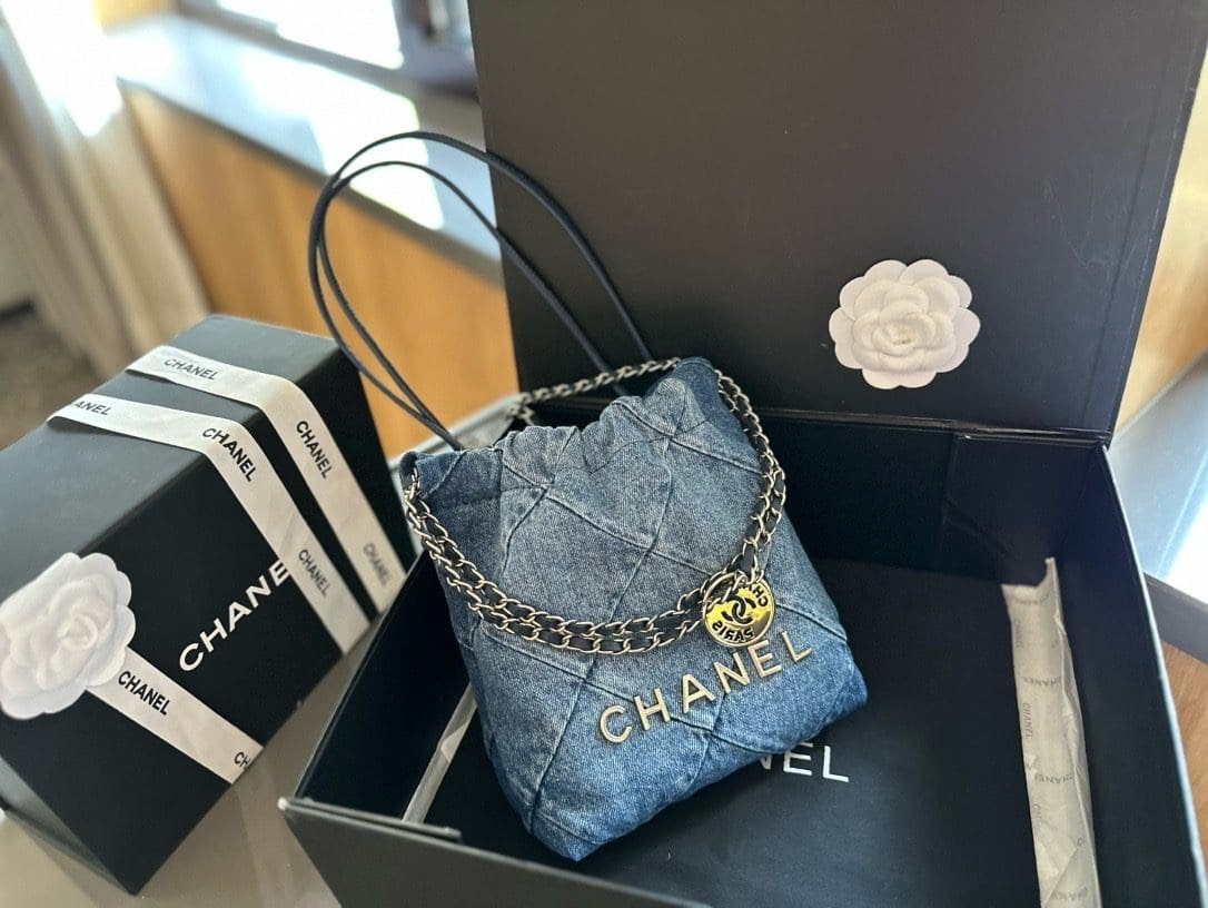 CHANEL 22 mini handbag - Image 10