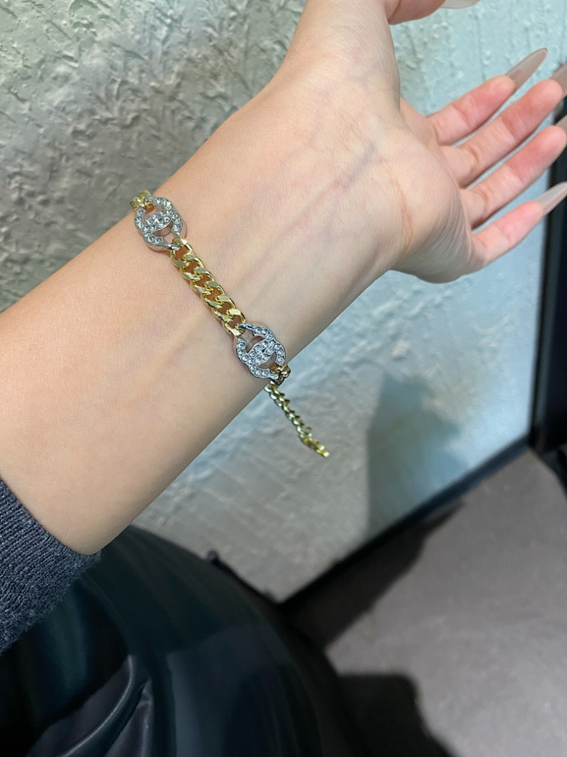 Chanel Curb Chain Triple Crystal CC Bracelet - Image 4