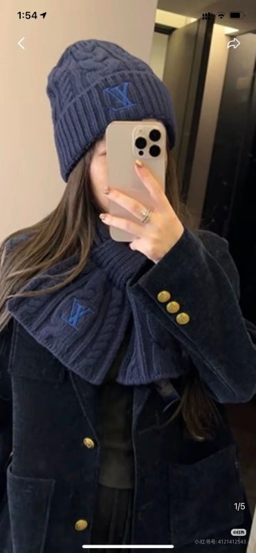 LV Light Pink Cable Knit Scarf with Embroidered Logo - Image 9