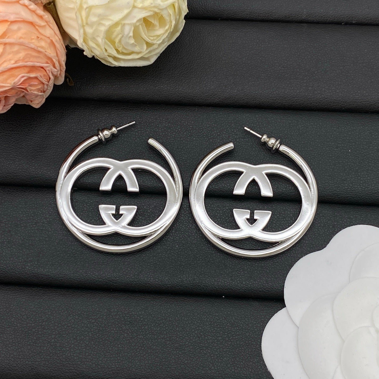 GUCCI Silver Hollow Hoop Earrings - Image 4