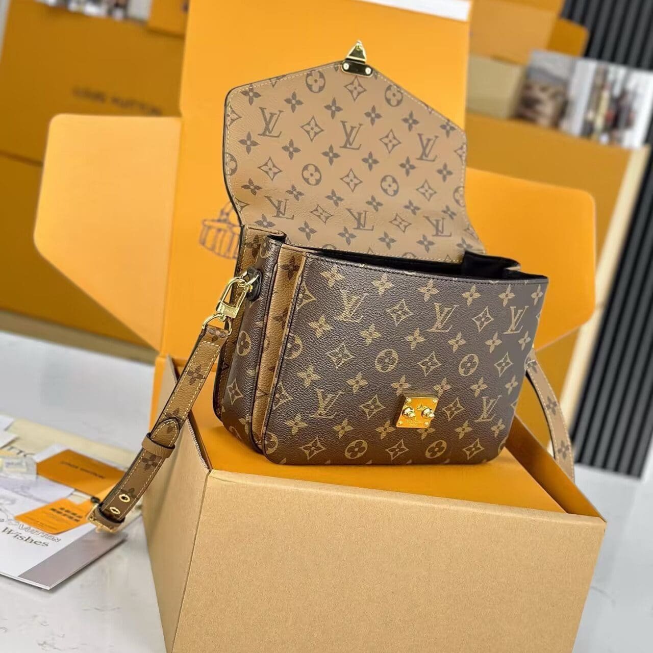 Louis Vuitton Pochette Métis - Image 7