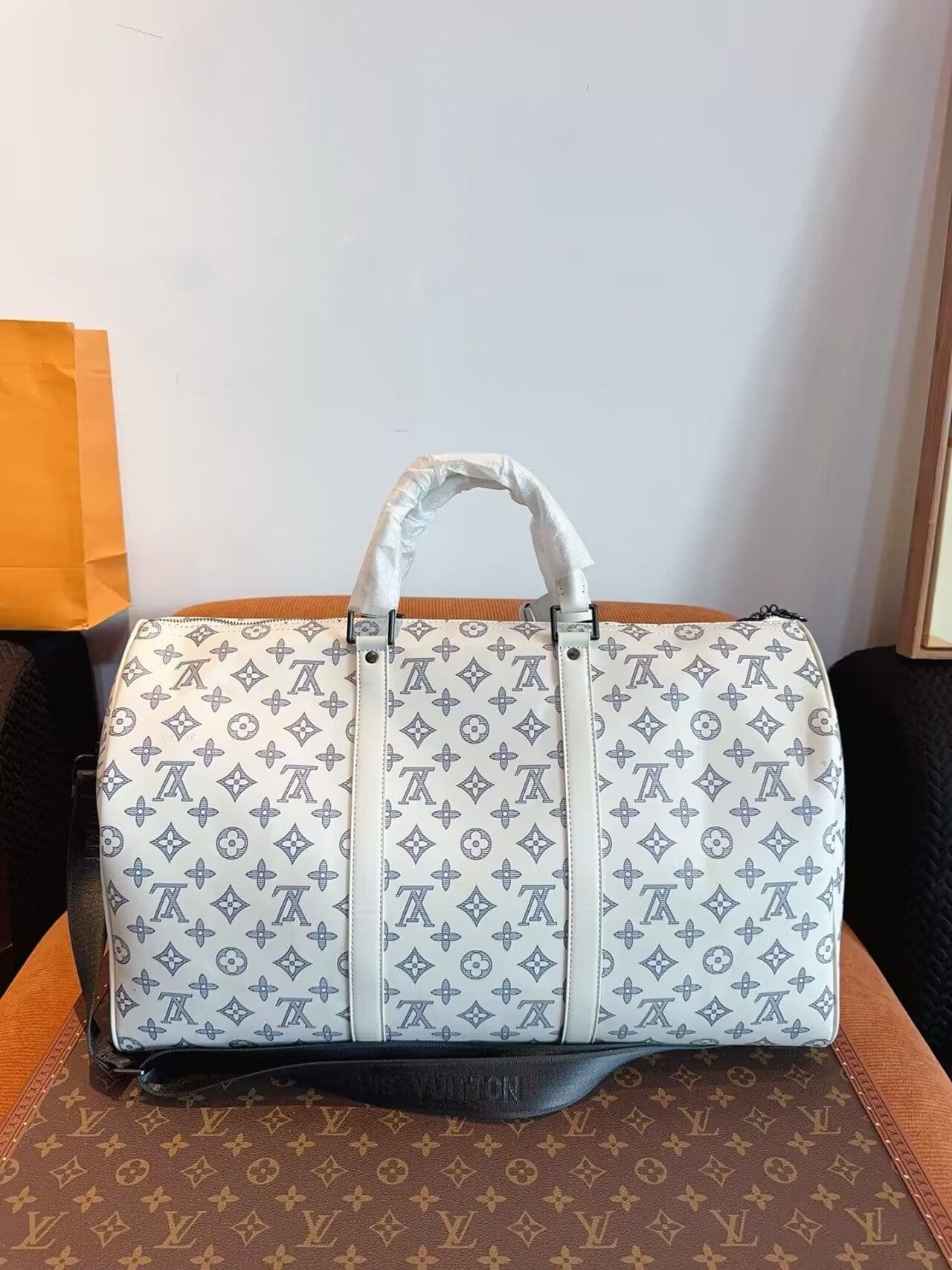 Alternative view of Louis Vuitton M24954 Keepall Bandoulière 50