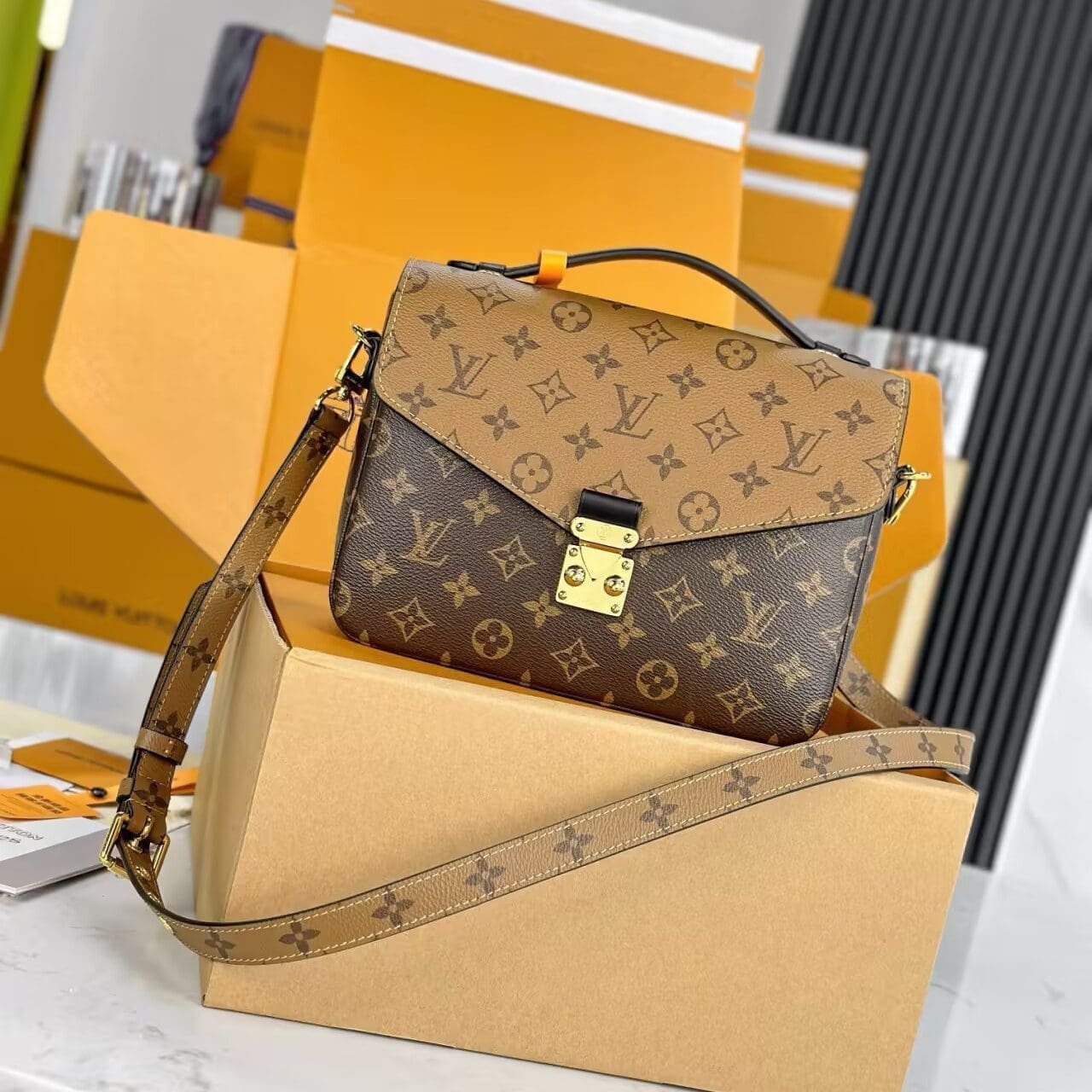 Alternative view of Louis Vuitton Pochette Métis
