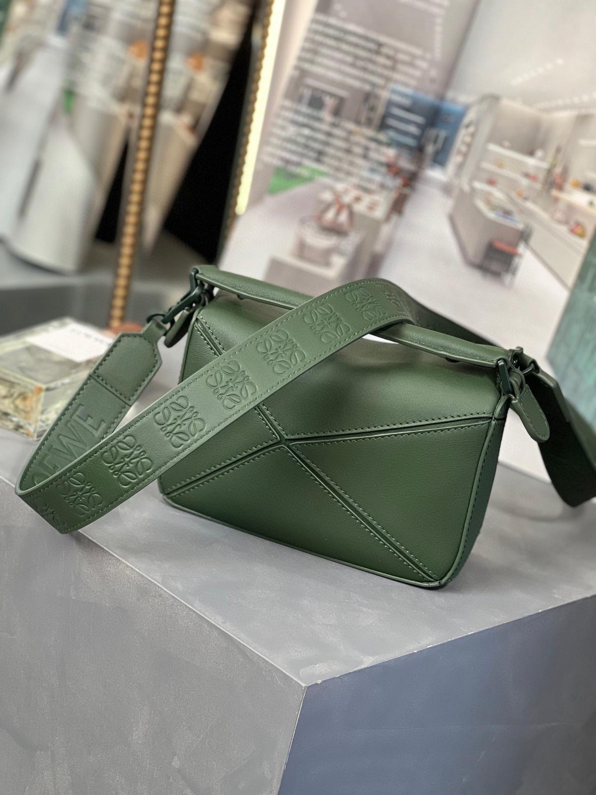 Alternative view of MINI PUZZLE 18CM BOTTLE GREEN CALFSKIN