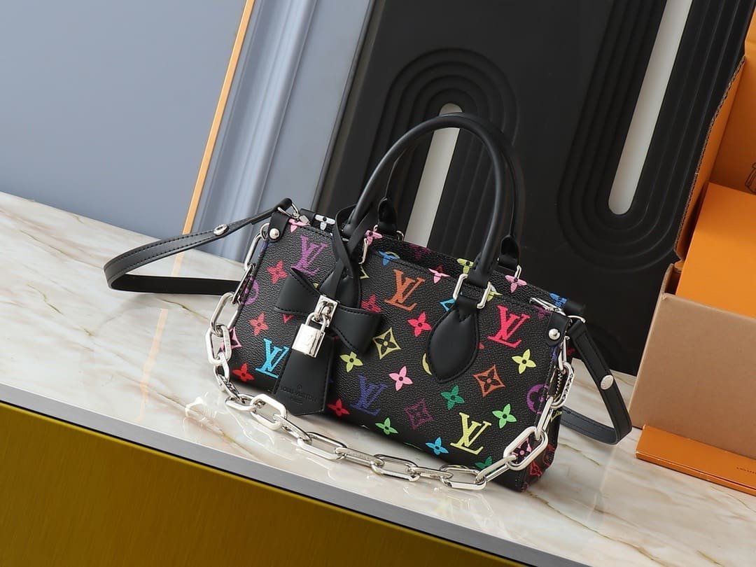 Louis Vuitton OnTheGo East West Canvas - Image 5