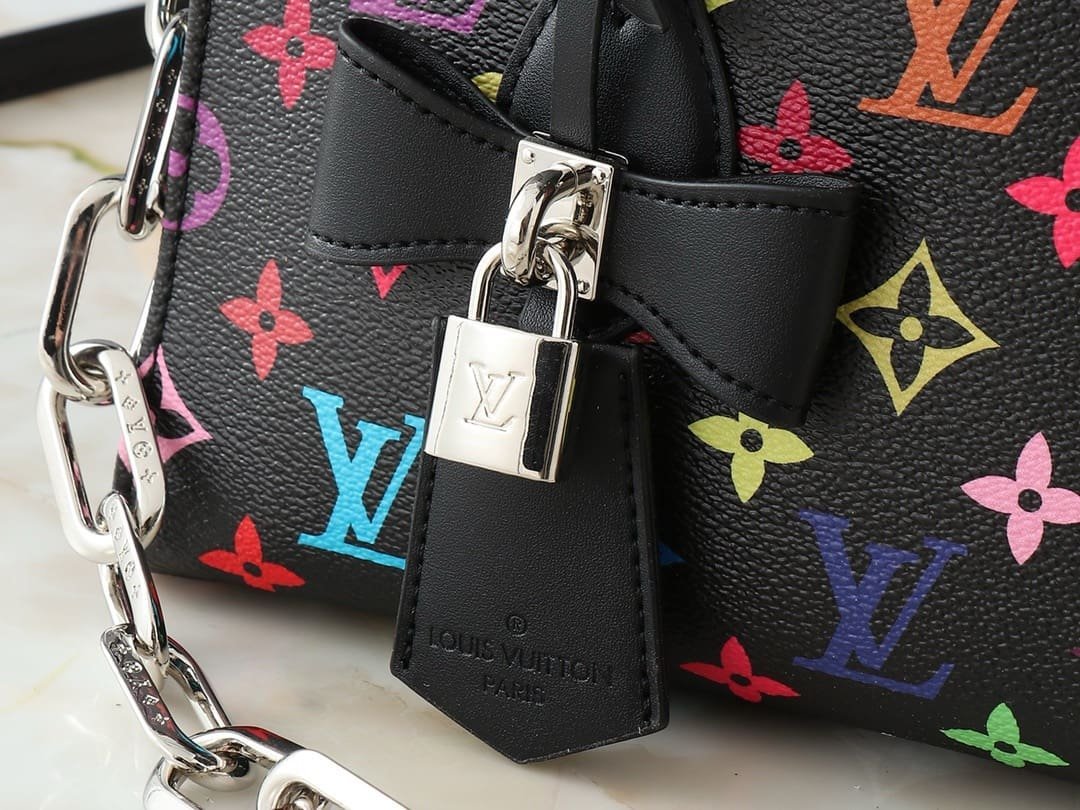 Louis Vuitton OnTheGo East West Canvas - Image 4