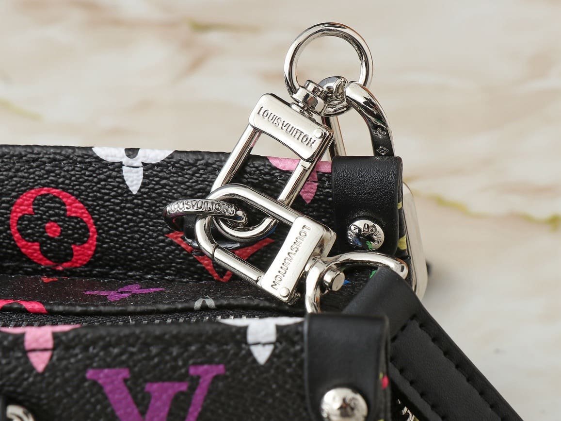 Louis Vuitton OnTheGo East West Canvas - Image 6