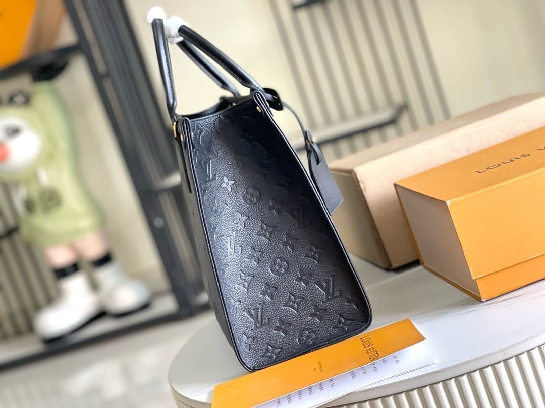 Louis Vuitton Classic Empreinte Leather - Image 4