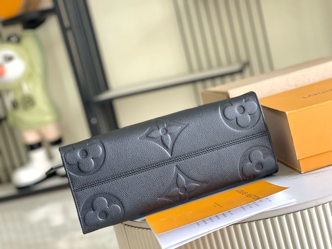 Louis Vuitton Classic Empreinte Leather - Image 5