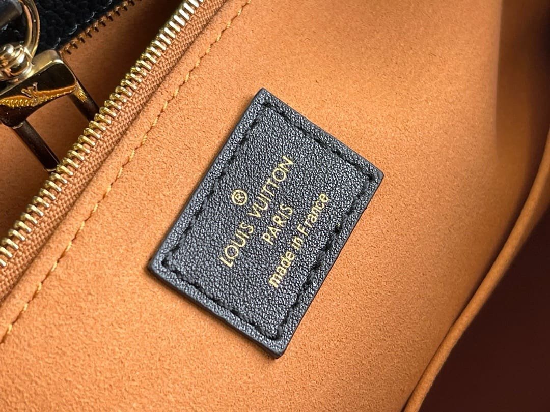 Louis Vuitton Classic Empreinte Leather - Image 10