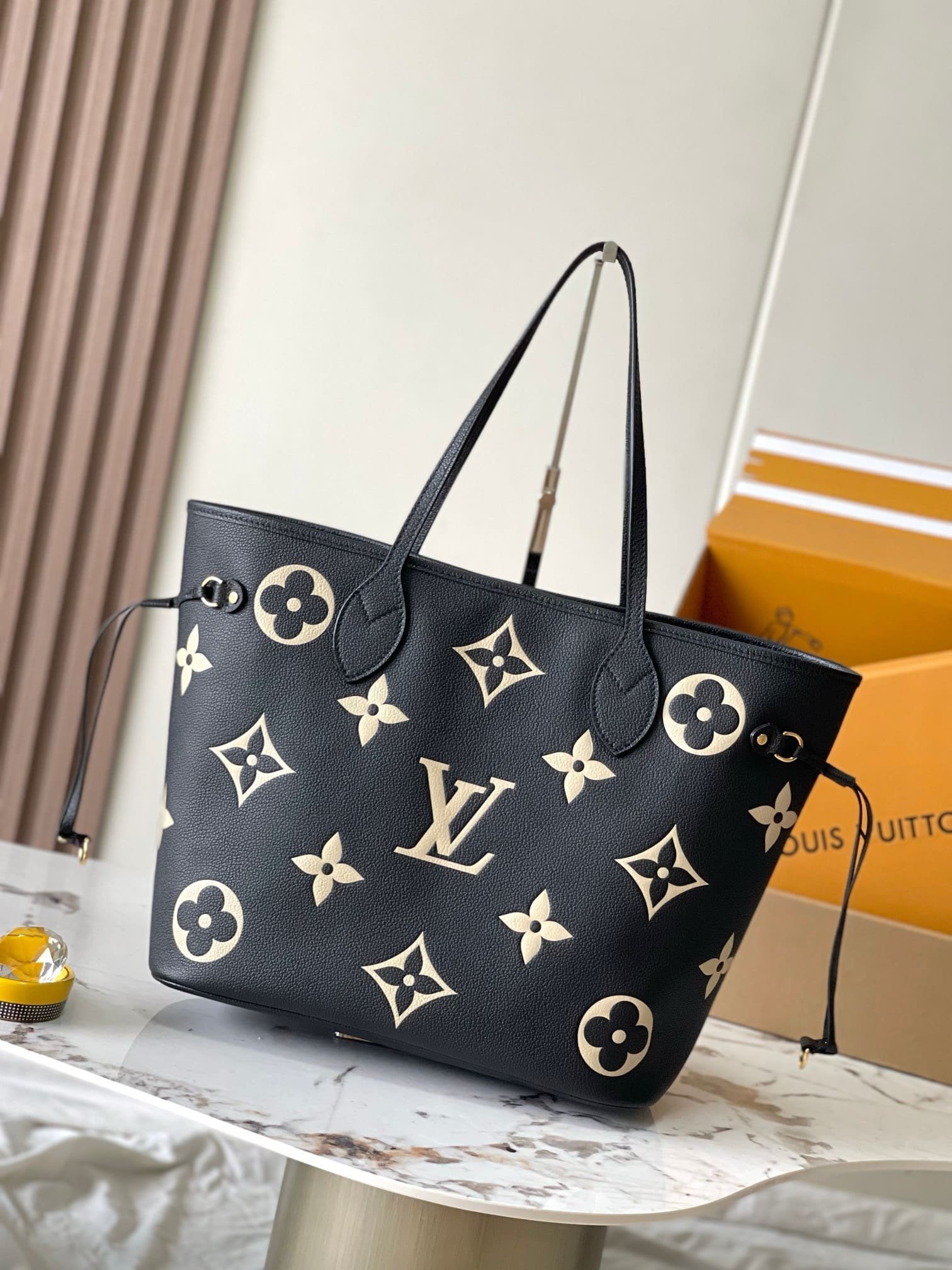 Alternative view of Louis Vuitton M58907 Neverfull MM