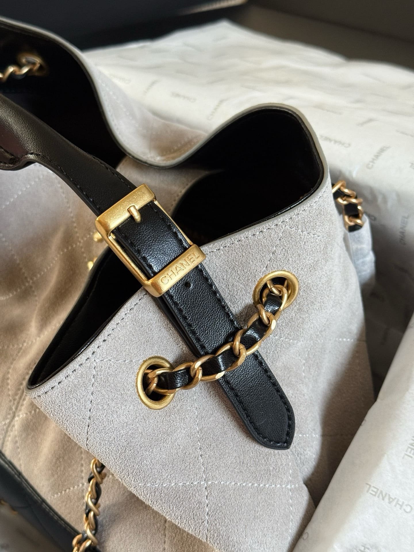 Chanel 25 Shopping Bag - Image 6