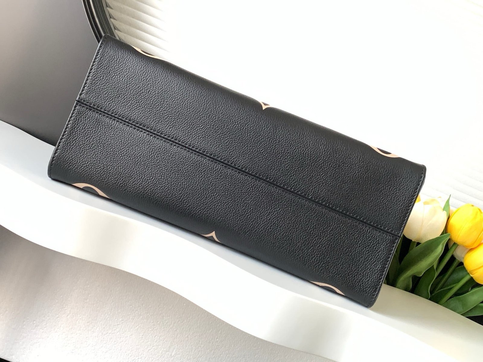 Louis Vuitton OnTheGo MM Bicolor - Image 5