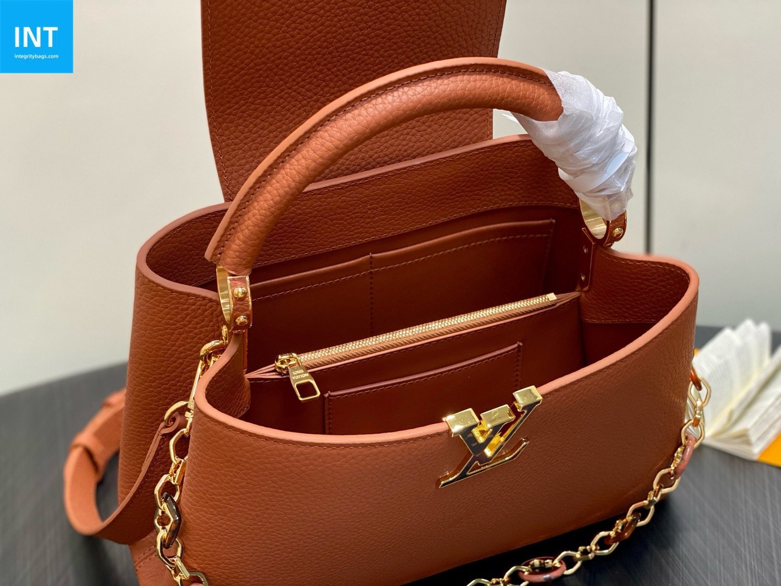 Alternative view of Louis Vuitton Capucines MM Taurillon