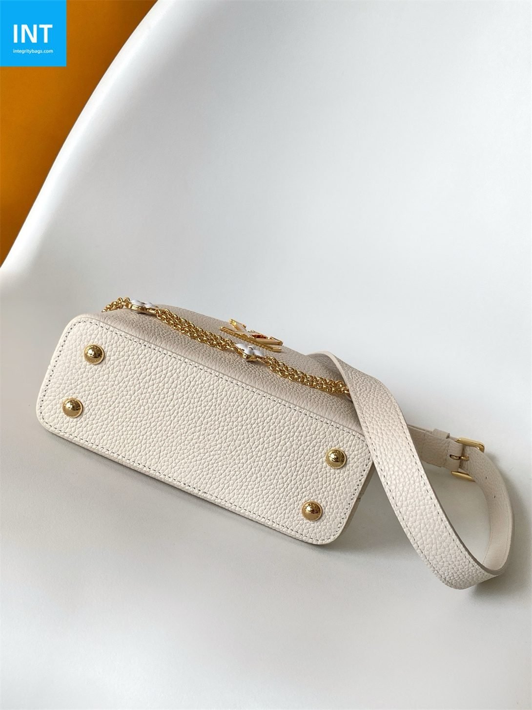 Louis Vuitton Capucines Mini Taurillon - Image 5
