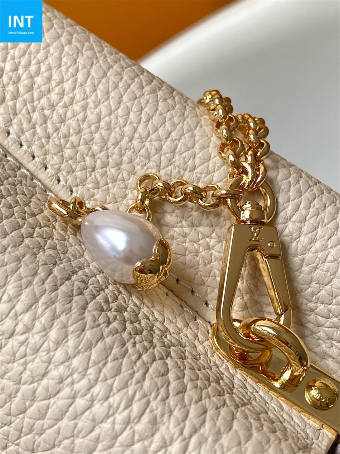 Louis Vuitton Capucines Mini Taurillon - Image 10