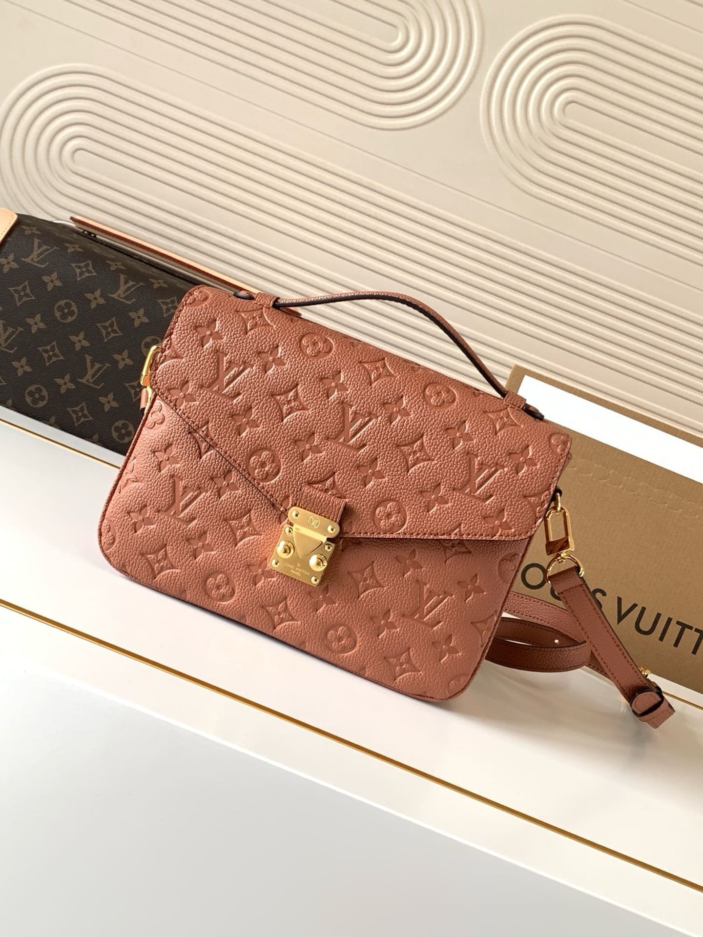 Alternative view of Louis Vuitton Métis Cognac Brown
