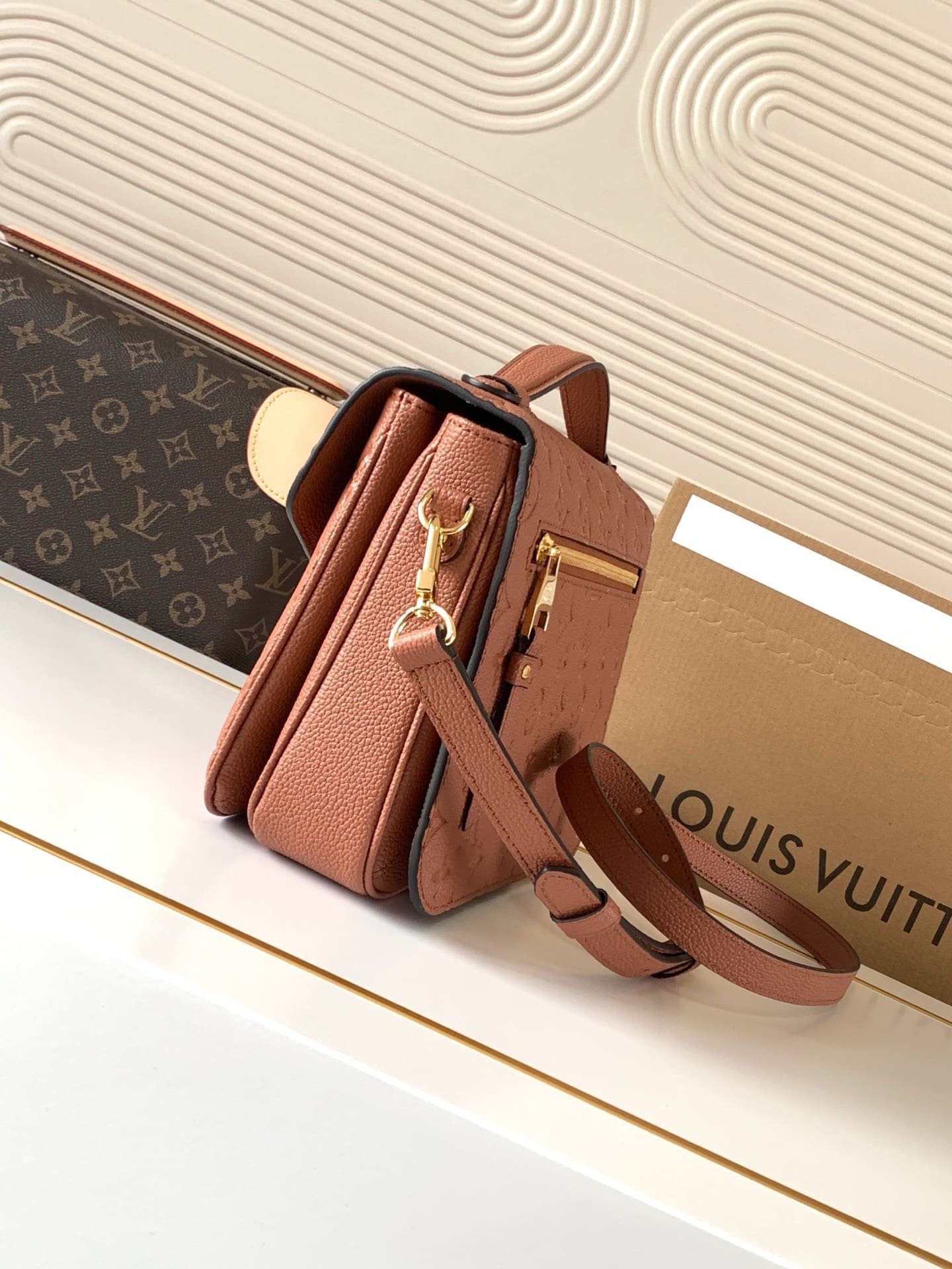 Louis Vuitton Métis Cognac Brown - Image 3