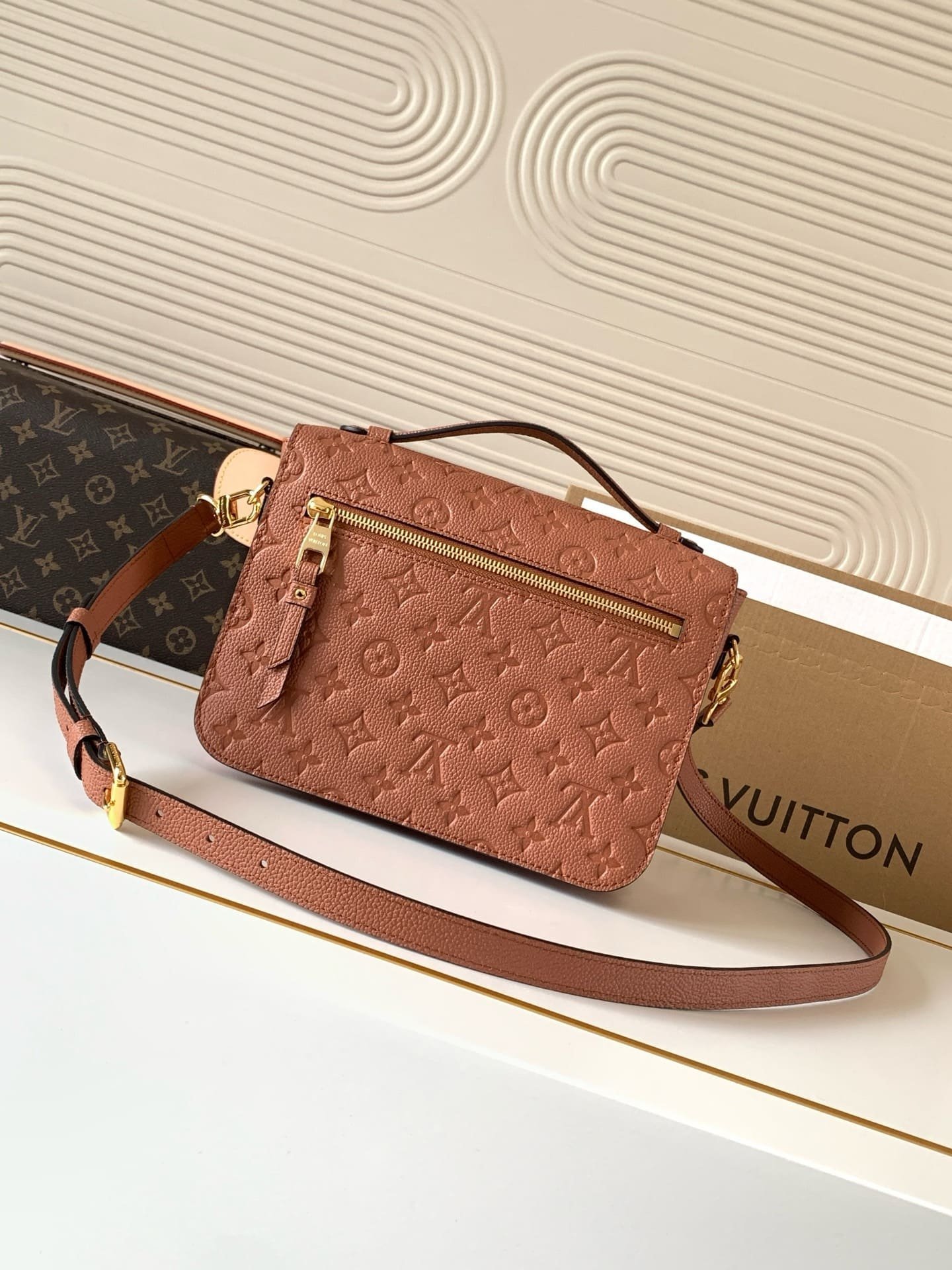 Louis Vuitton Métis Cognac Brown - Image 4