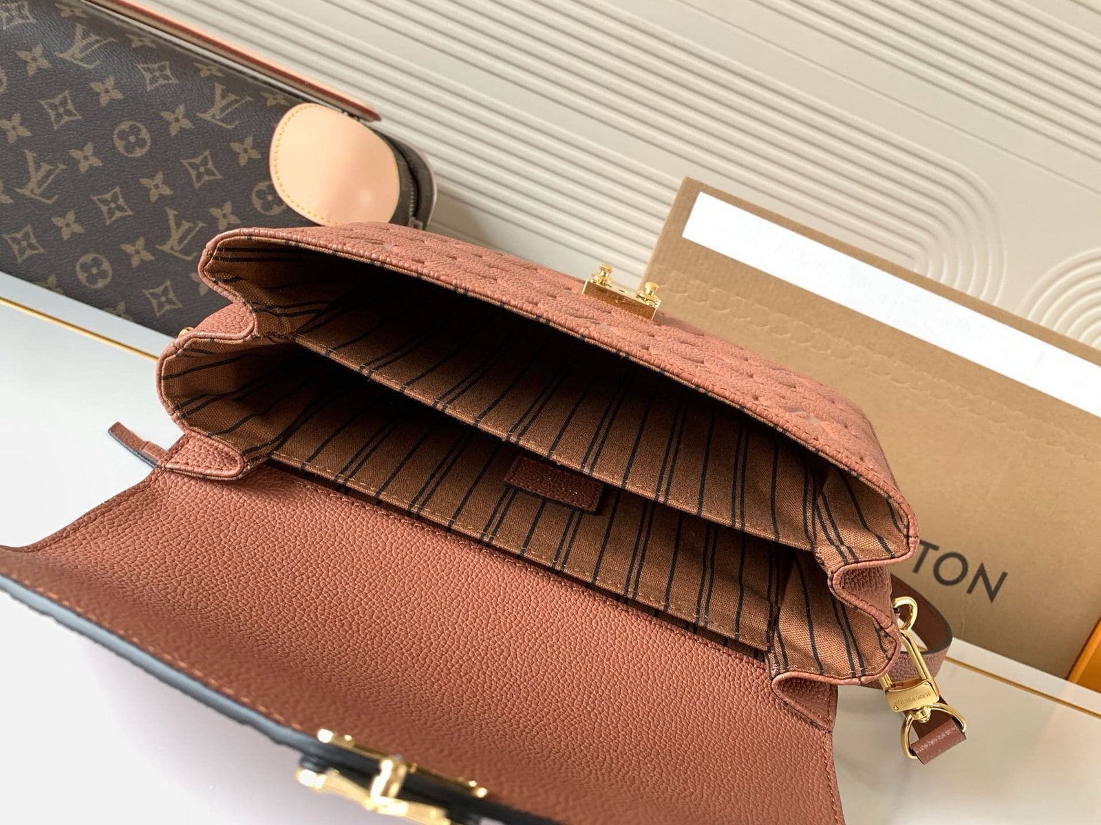 Louis Vuitton Métis Cognac Brown - Image 9