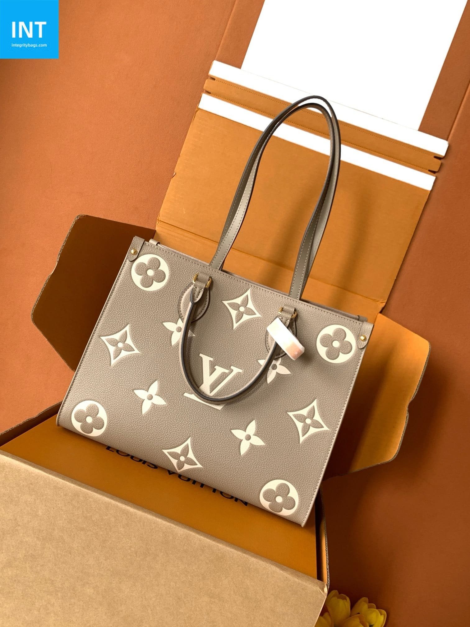 Louis Vuitton OnTheGo MM Embossed - Image 4