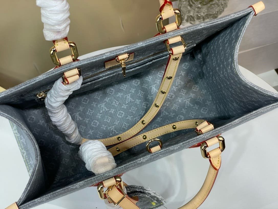 Louis Vuitton OnTheGo MM Washed Gray - Image 11
