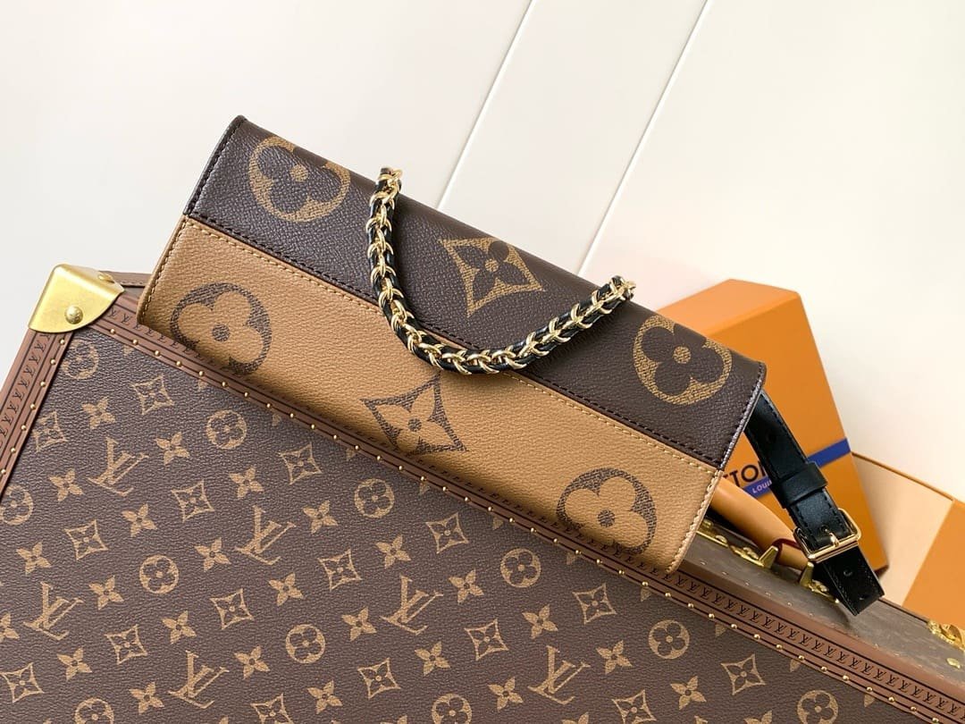 Louis Vuitton OnTheGo East West Giant - Image 6
