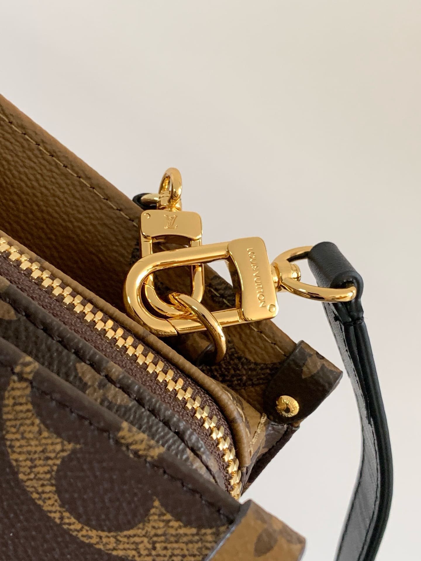 Louis Vuitton OnTheGo East West Giant - Image 9