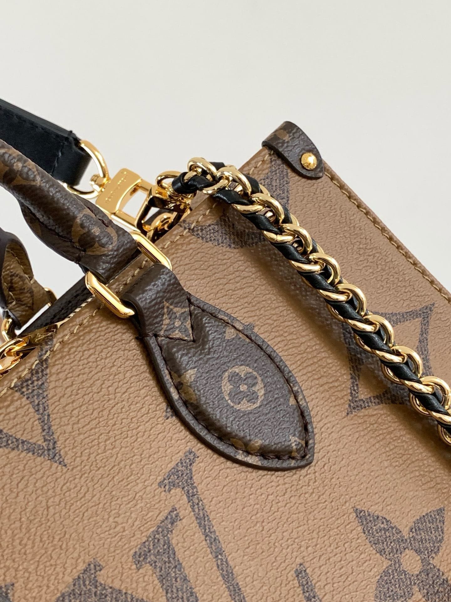 Louis Vuitton OnTheGo East West Giant - Image 10