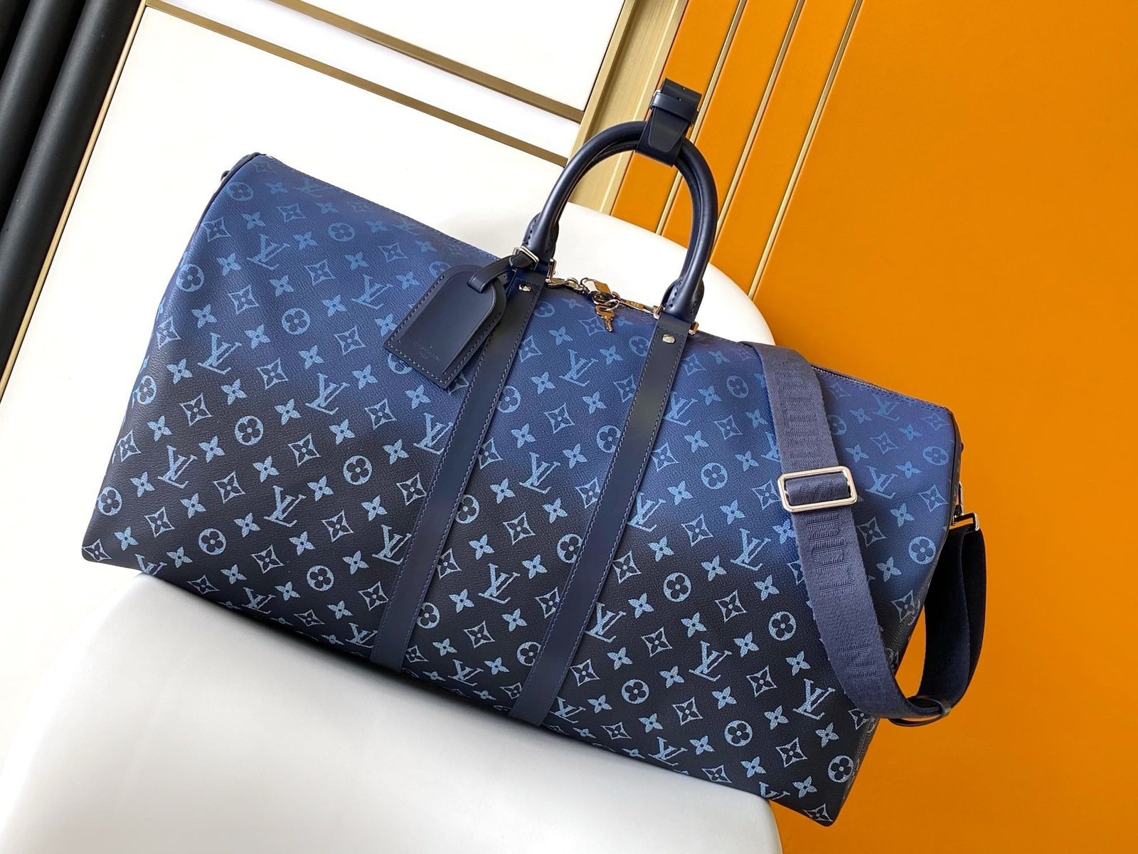 Alternative view of Louis Vuitton M11558 Keepall Bandoulière 55