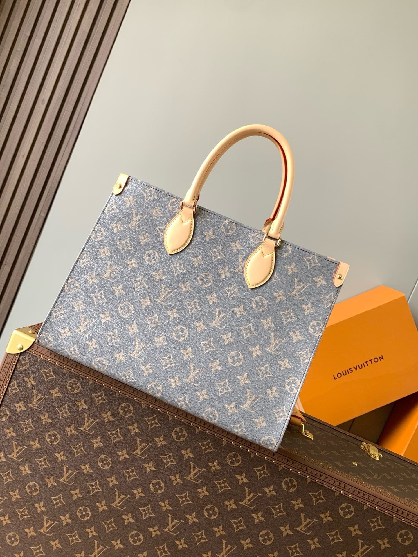 Alternative view of Louis Vuitton OnTheGo MM Monogram