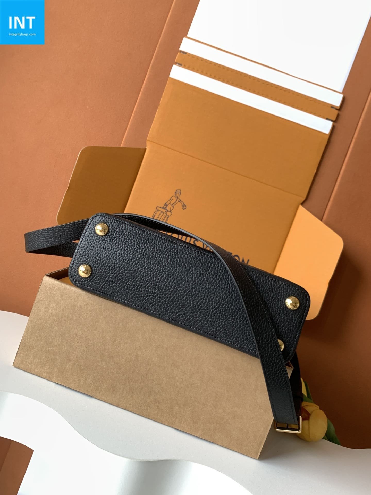 Louis Vuitton Capucines BB Taurillon - Image 8