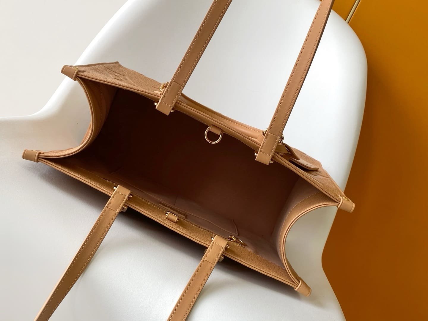 Louis Vuitton OnTheGo MM Grained - Image 9
