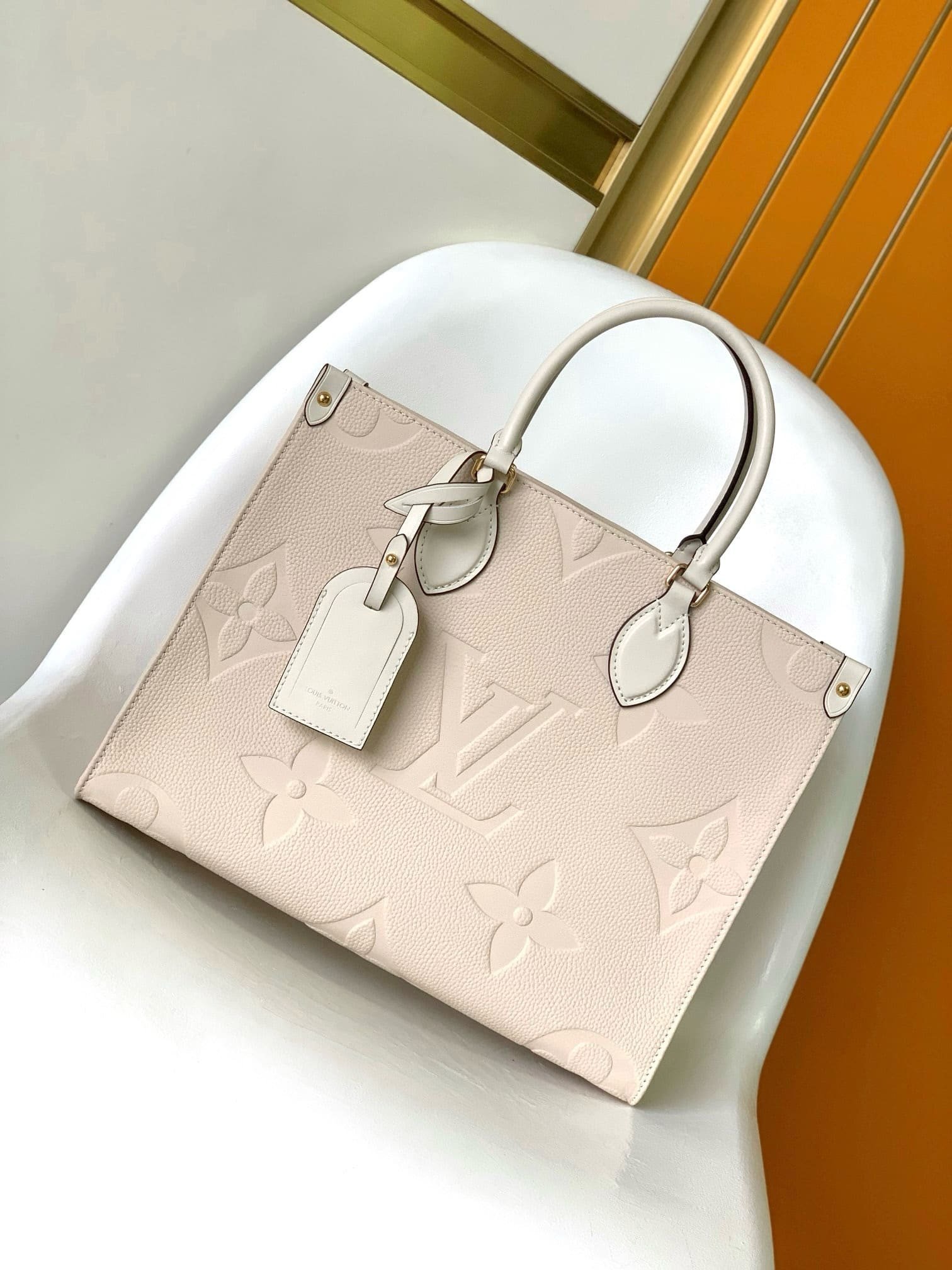 Louis Vuitton OnTheGo MM Embossed - Image 5