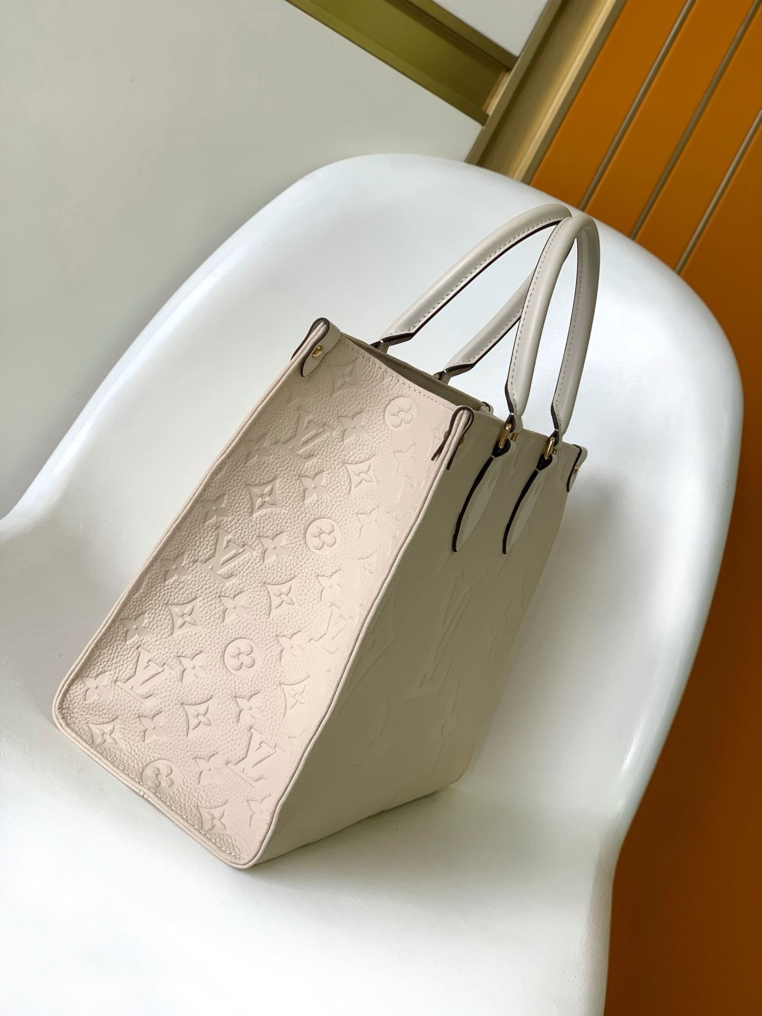 Louis Vuitton OnTheGo MM Embossed - Image 7