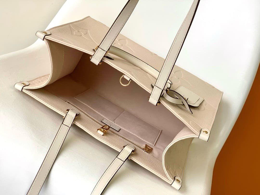 Louis Vuitton OnTheGo MM Embossed - Image 9