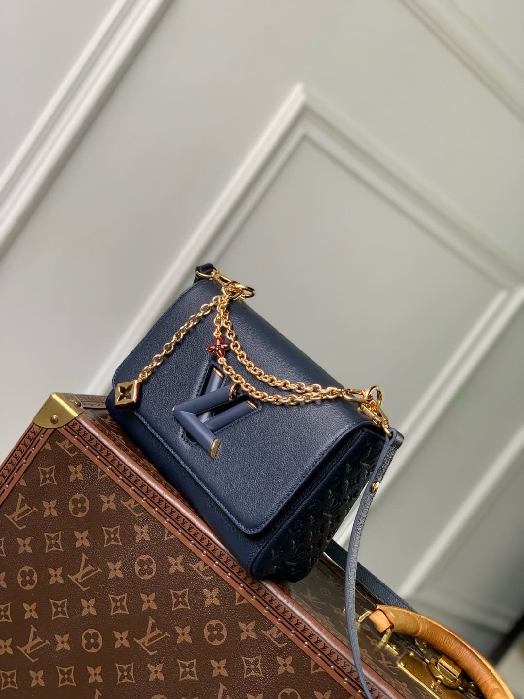 Louis Vuitton Twist MM Taurillon Leather - Image 3