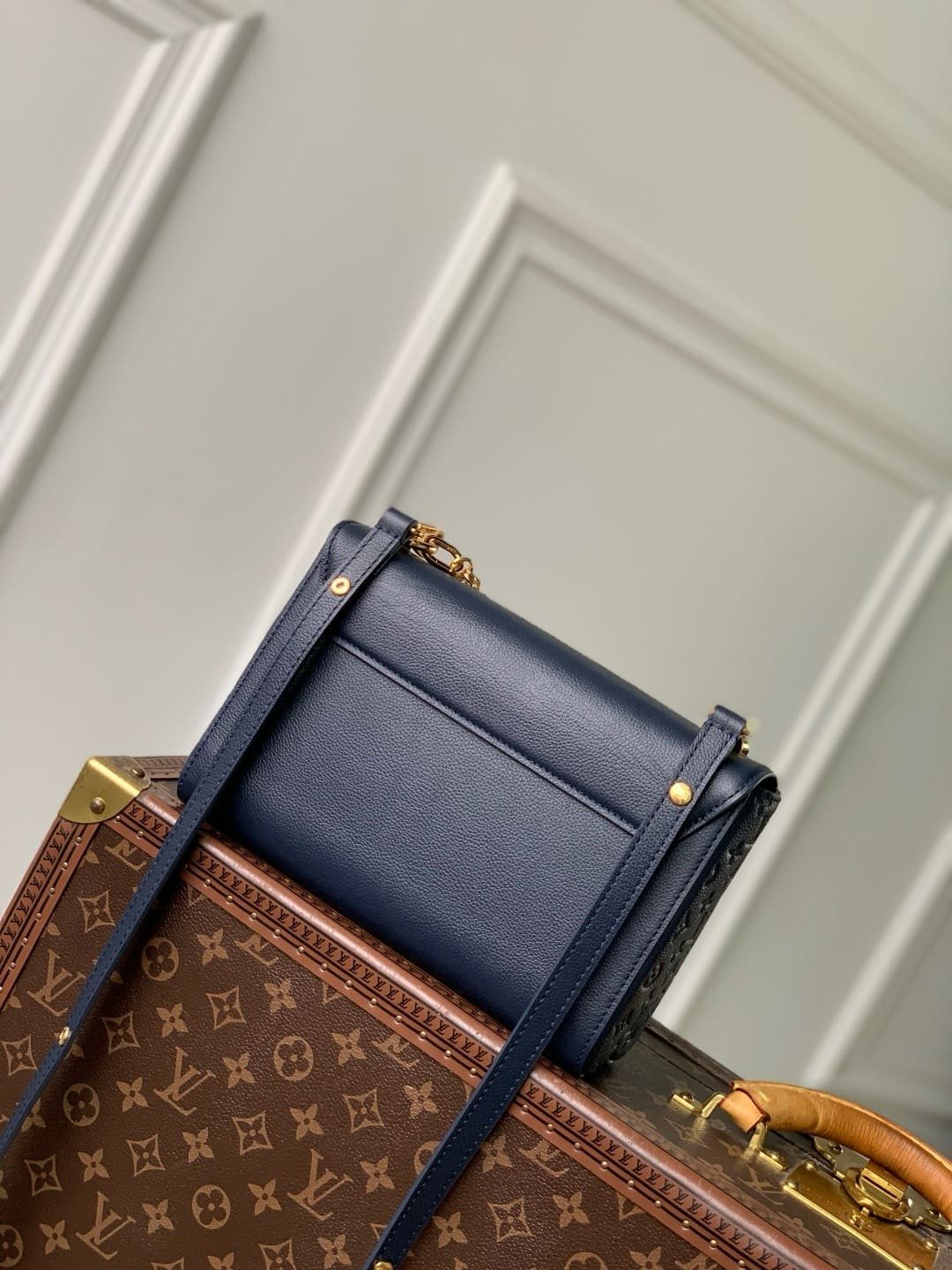 Louis Vuitton Twist MM Taurillon Leather - Image 4