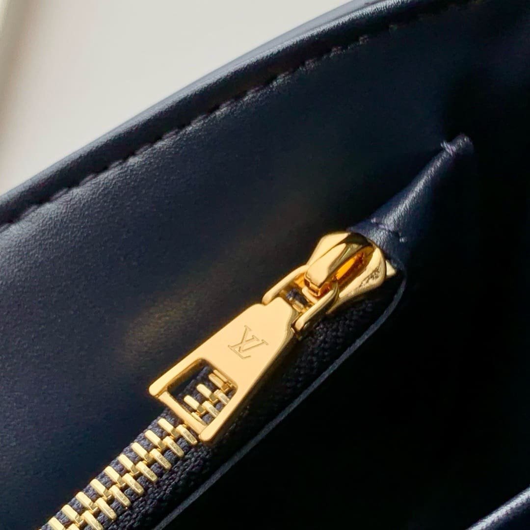 Louis Vuitton Twist MM Taurillon Leather - Image 8