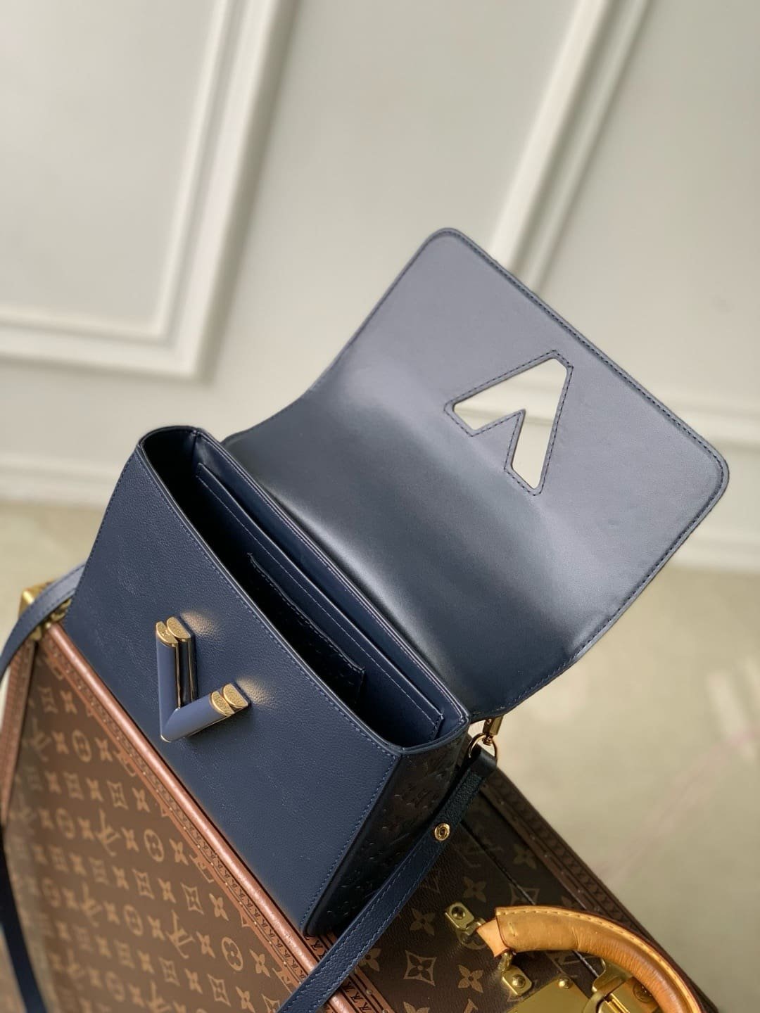 Louis Vuitton Twist MM Taurillon Leather - Image 10
