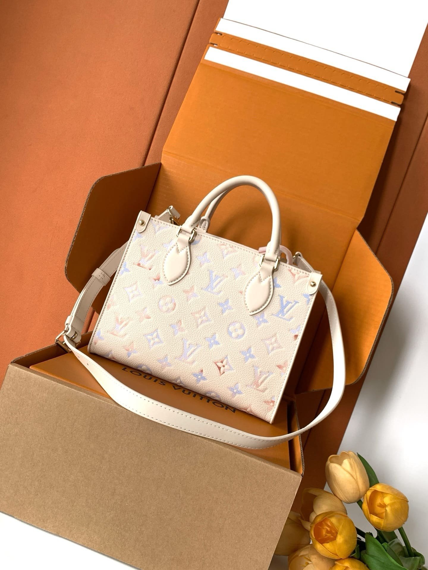 Alternative view of Louis Vuitton Dream Gradient Empreinte