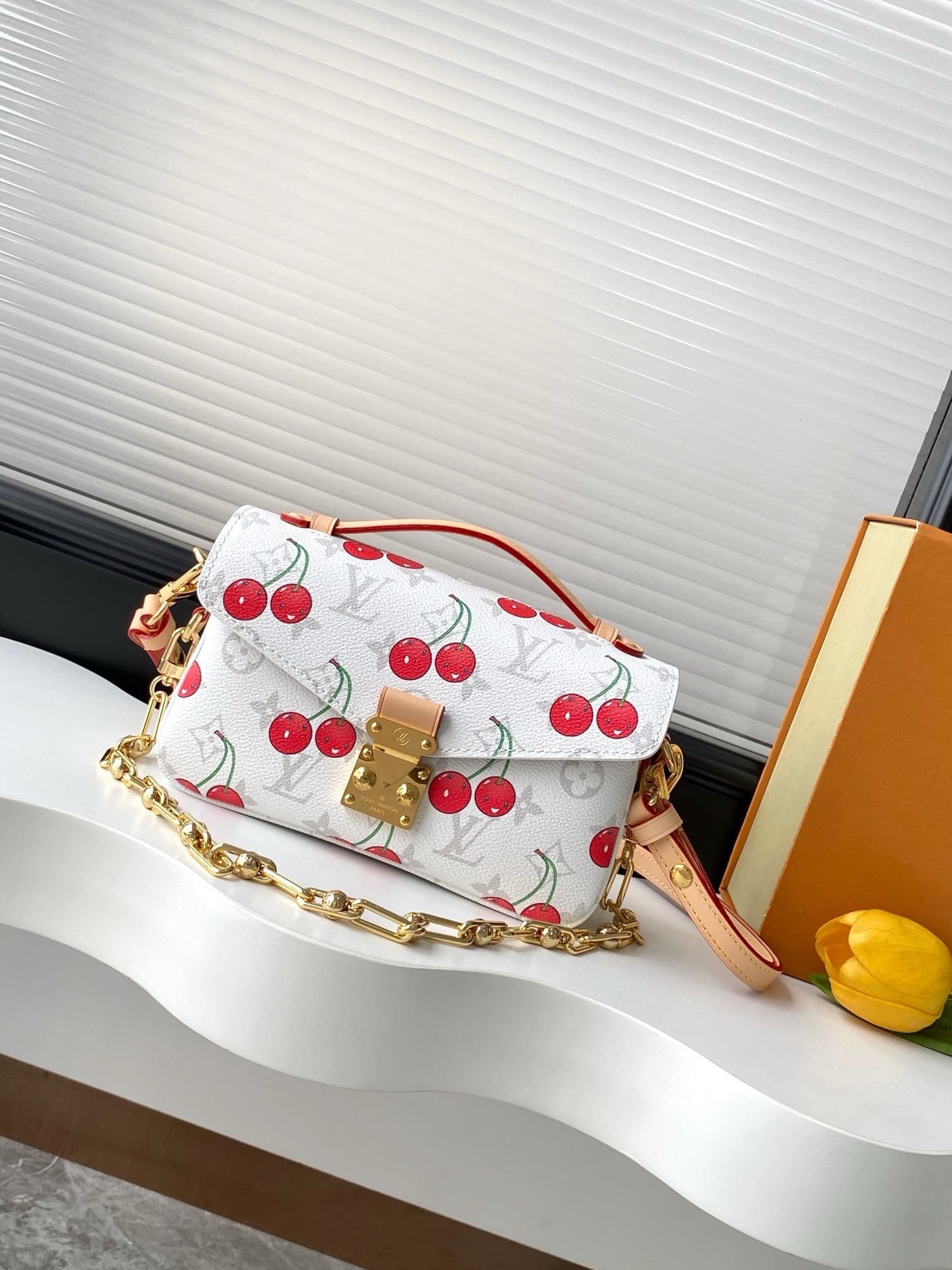 Louis Vuitton Métis East West Cherry - Image 4
