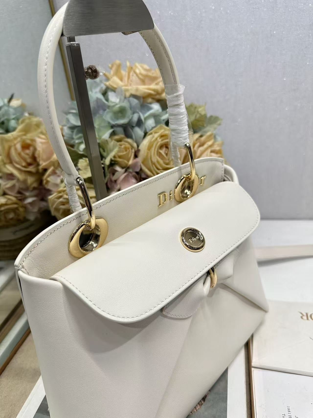 Dior Cigale Pure White Lambskin Hand Bag - Image 3
